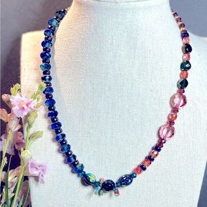 🌺Hand Crafted Necklace🌺 Beautiful Czech Glass in Blues and Reds